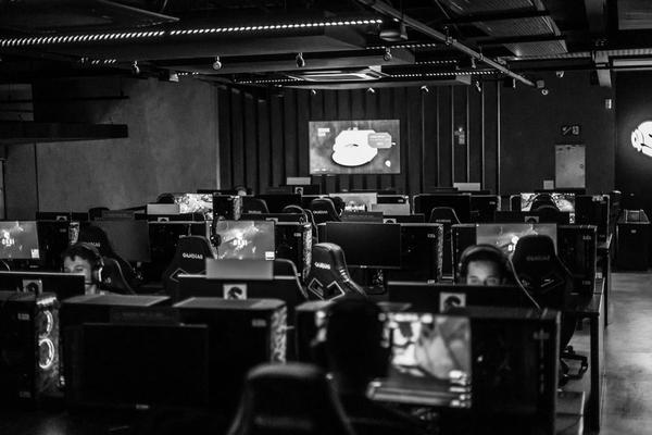 how esports players train